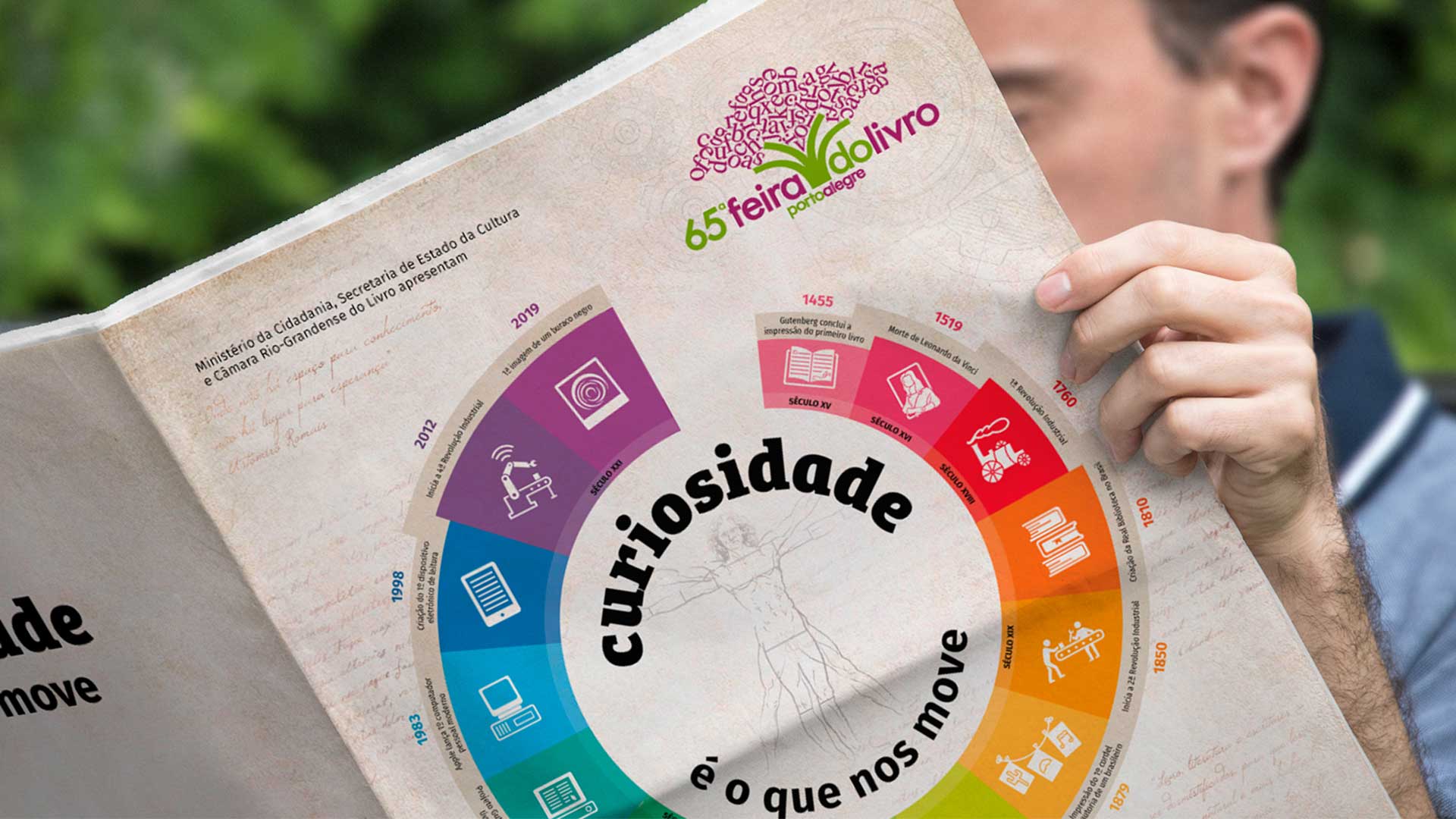 Criação de identidade visual e aplicação em materiais de papelaria, sinalização, brindes e comunicação visual para a 65ª Feira do Livro de Porto Alegre.